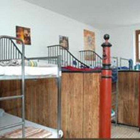 Ostello Funny Farm Backpackers Unterseen Esterno foto